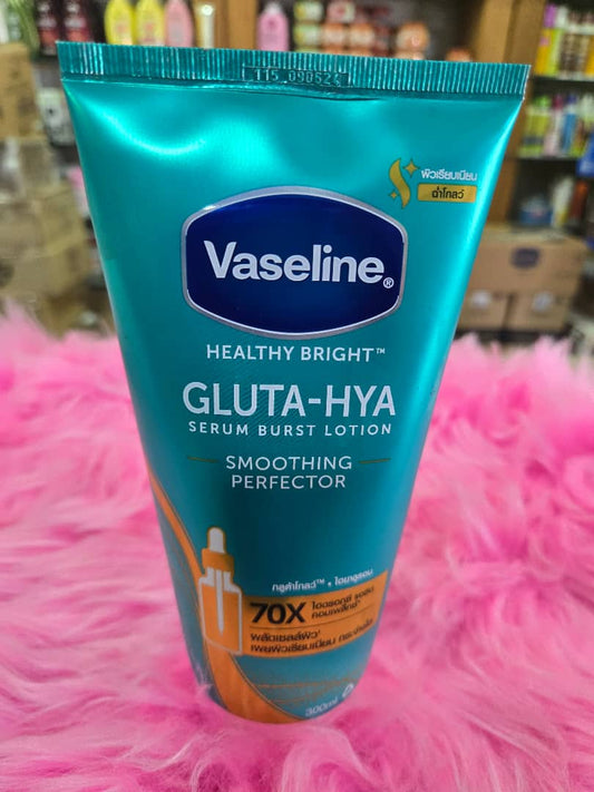 300ml VASELINE Gluta-Hya Smoothing Perfector